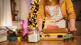 Mujeres que han dicho "basta" a la cocina en Navidad: "Solo nosotras sabemos que son días y días de compras y estrés"