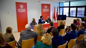 Juan Lobato, único ausente en la primera reunión de los diputados del PSOE con Óscar López