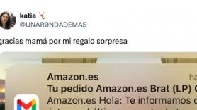 Su madre le hace este regalo, pero no cuenta con un pequeño gran detalle: dos notificaciones desvelan todo