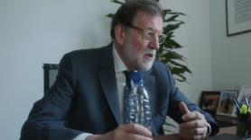 Dura cuatro segundos, pero este momento de Rajoy con el PP de Galicia es oro: no, no es un 'sketch' de José Mota