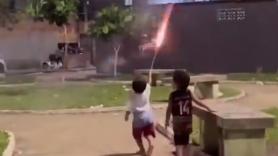 Un niño descubre cómo ser Harry Potter y empieza a sembrar el caos cuando sus padres menos se lo esperan