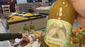 Una española se sorprende al probar el aceite de oliva en un supermercado de Marruecos