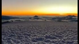 Donde las nubes besan la tierra: así es caminar por el punto más alto de Ecuador