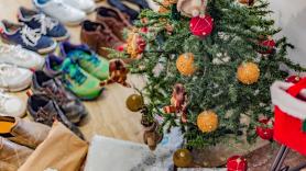 De dónde viene la tradición de dejar zapatos bajo el árbol la noche de Reyes