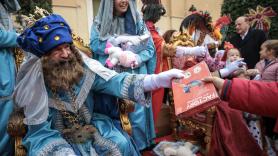 Los Reyes Magos reparten ilusión en las pedanías afectadas por la dana para que nadie se quede sin regalo