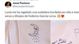 Este joven arrasa con el regalo que ha recibido de una diseñadora de Murcia