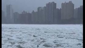 El Lago Michigan se congela bajo la que podría ser la nevada más intensa en una década, según los expertos