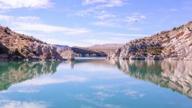 El abismal pozo de 120 metros perdido en mitad de la nada en Teruel con ecosistema propio que es vital para la huida de animales