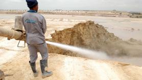 Cientos de mineros ilegales permanecen meses bajo tierra por miedo de ser arrestados: "Han empezado a comerse unos a otros"