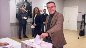 Miguel Ángel Gallardo seguirá al frente del PSOE de Extremadura tras ganar las primarias con el 62,6% de los votos