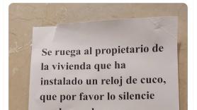 Un vecino se queja de que otro ha instalado un reloj de cuco que hace ruido: la respuesta a boli es poesía