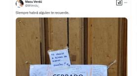 Cuelgan este cartel para informar que está cerrado por fallecimiento y lo que ocurre enamora a España