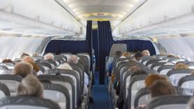 Vuela de regreso a España, le toca el peor compañero de asiento y el vuelo aterriza de emergencia en Alemania: "Daba puñetazos y me tiraba del pelo"