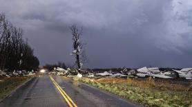 Tornados y tormentas de granizo dejan al menos una decena de muertos a su paso nocturno por Misuri