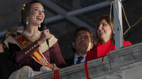 Carlos Mazón aparece por sorpresa en el Ayuntamiento de Valencia para ver la 'Nit de la cremà'