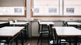 Los padres descubren un caso de baños cerrados en el colegio, tiran del hilo y se topan con la directora de los horrores