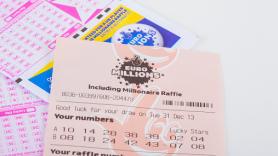 Una pareja gana 20 millones de euros con un billete de lotería y su forma de celebrarlo sólo representa su "vida sencilla"