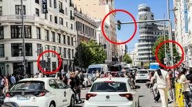 Alarmas sonando, gente en la calle y desconcierto: así ha sido el colapso de la Gran Vía de Madrid tras el apagón masivo