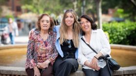 Tres generaciones ante un mundo laboral convulso: "Cada vez que veo a un hombre con un carrito de bebé me emociono"
