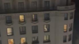 El momento en el que vuelve la luz a la Gran Vía después de casi nueve horas de apagón
