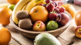 Los expertos dictan sentencia con la fruta que crece por toda España: da más energía que el café si la comes de esta forma