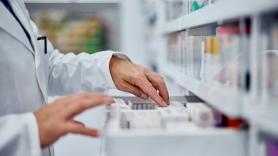 Va a trabajar durante 25 años a la farmacia, le despiden y se entera que su jefa nunca ha pagado las cotizaciones: "Ahora me toca trabajar con 78 años"