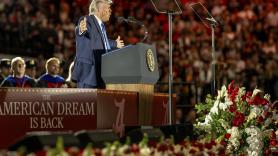 Trump acata la doctrina provisional del Supremo contra su política de expulsiones, pero promete una batalla legal