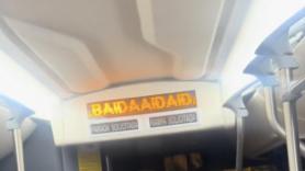 Cachondeo por lo que se puede leer (más o menos) en el letrero de un autobús