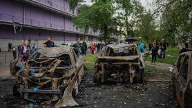 Zelenski denuncia un nuevo ataque ruso con misiles y drones: "Trágicamente, una mujer y su hijo fallecieron"