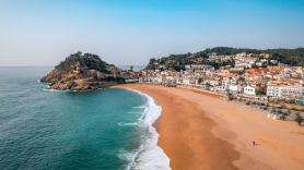 Reino Unido habla de rivalidad con la Costa Blanca española para ensalzar su playa con aires caribeños