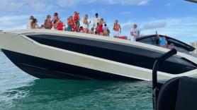 32 'influencers' alquilan un yate para 16 personas de capacidad, descorchan el champán y se activa la tragedia