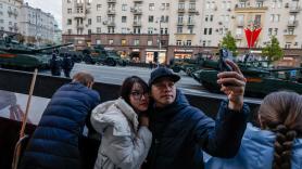 Putin ordena a trabajadores de servicios públicos vigilar los tejados de edificios para salvar el desfile del Día de la Victoria
