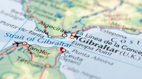 España se prepara para cerrar las persianas a Gibraltar y Europa ya habla del "pánico de los pasaportes"