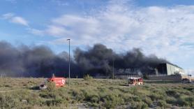 Arde una planta de reciclaje en Zaragoza: el fuego podría durar toda la noche