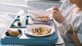 Bustinduy regulará la calidad de comida de hospitales y residencias como en los colegios