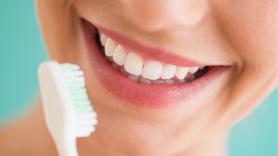 Un experto señala una de las frutas de la temporada con un efecto inesperado: blanquea los dientes