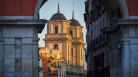 Se sienta en un bar de Madrid y pone el grito en el cielo por lo que le sucede: define a la ciudad con una palabra demoledora
