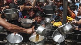 Israel permite de nuevo la entrada de ayuda en Gaza para seguir con su ofensiva militar