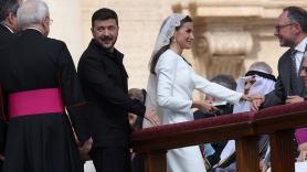 Letizia se acoge a su privilegio del blanco para la primera misa del papa León XIV