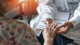 Una mujer con olfato superdesarrollado permite a los médicos descubrir un nuevo síntoma en la piel del Parkinson