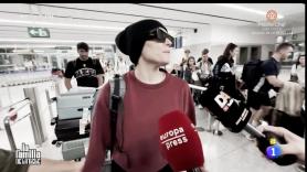 Una experta en comunicación no verbal analiza esta imagen de Melody en España: ojo a este gesto que tiene miga