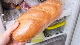 Deja de congelar el pan en papel de aluminio: si quieres que esté crujiente tienes que cambiar a este método