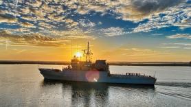 Un patrullero español se lanza a la caza y captura de ocho barcos de Putin