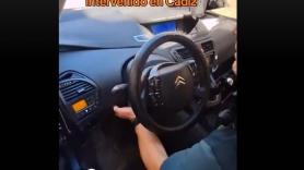 La Guardia Civil interviene un coche que guardaba hierba en un doble fondo y muchos se hacen la misma pregunta