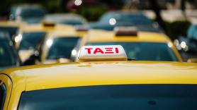 Una estudiante pide un taxi, el conductor recorre 350 metros, al final no la recoge y le pide 344 euros
