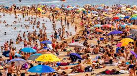 Advertencia a los británicos de un suplemento popular si toman el sol: hay hospitalizados en España