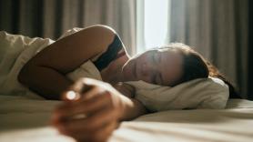 Un nuevo estudio descifra el proceso de limpieza que realizamos al dormir: "Como un lavavajillas para el cerebro"