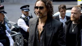 El actor Russell Brand se declara "no culpable" de cinco delitos de violencia sexual