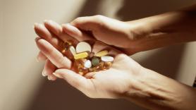 Alertan del peligro de dos medicamentos conocidos que jamás deben tomarse juntos: "Puede causar sangrado"