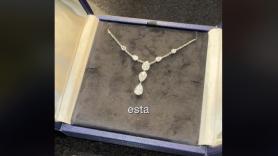 Un paciente regala este collar a su médica, ésta cree que no es su estilo, va a venderlo y casi se desmaya al saber su valor